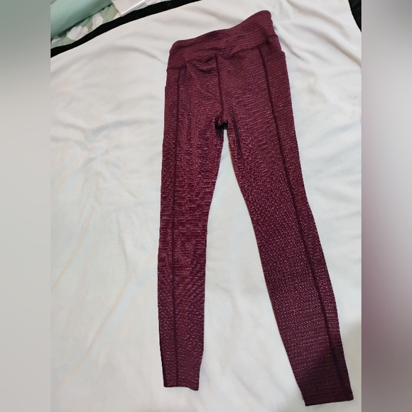 Elegant Burgundy Leggings With Pockets - Picture 5 of 9